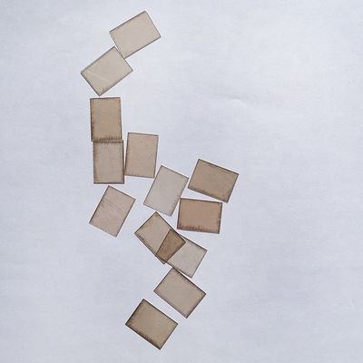 Temperatuuroven CaO-gehalte % 0,4-0,6 0,5 mm Rubyngroen Mica-plaat met aangepaste vorm